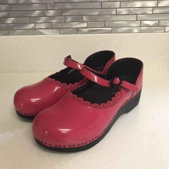 hot pink dansko